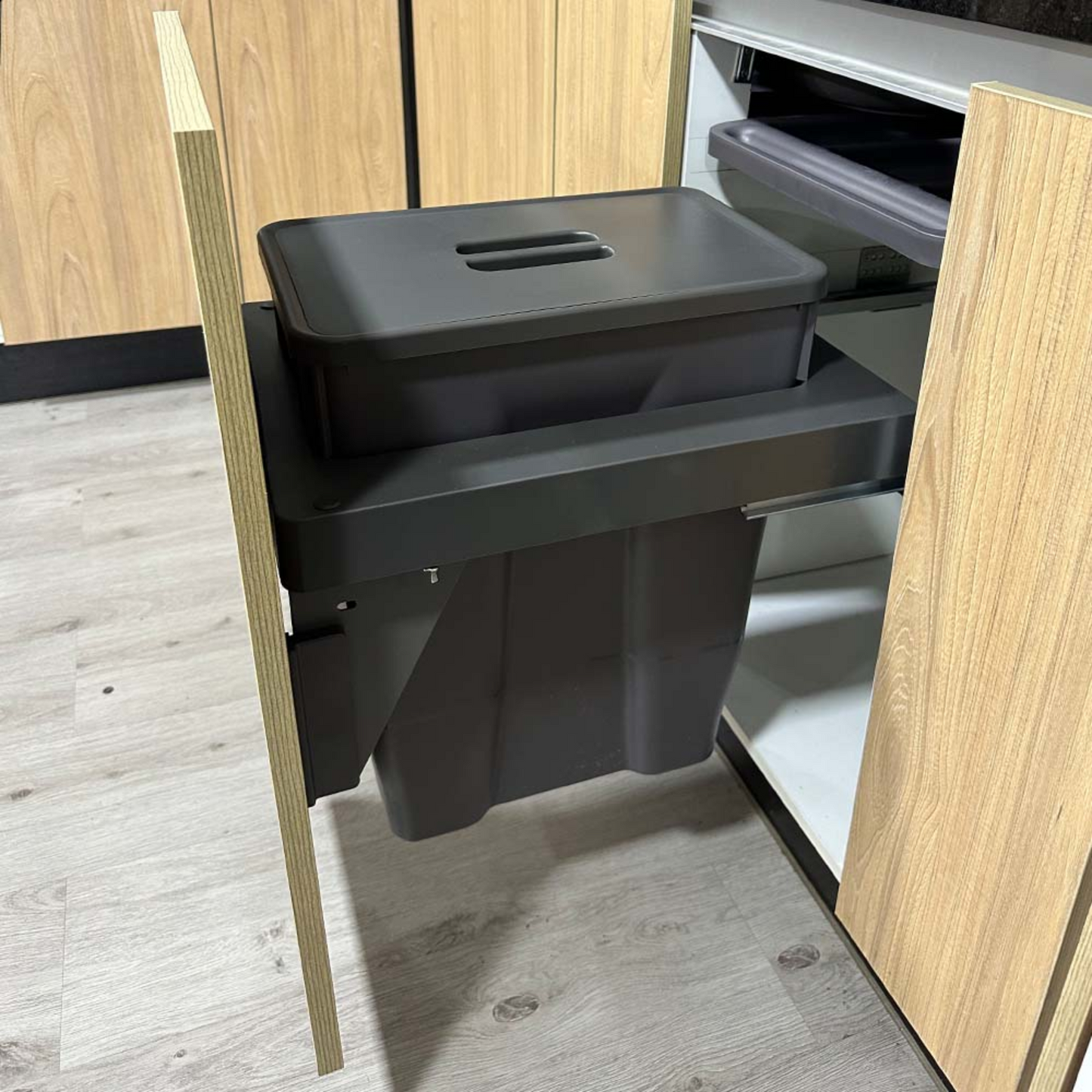 Basurero para Cocina 1 contenedor extraíble con tapa (30 litros)