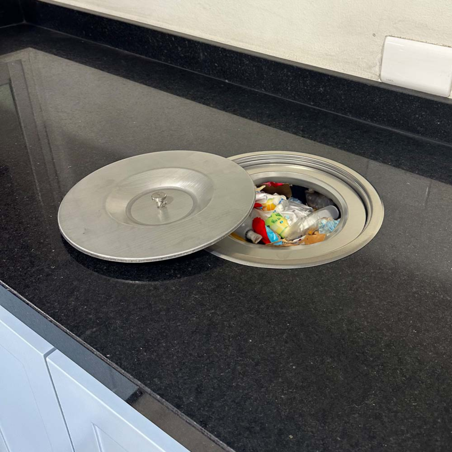 Basurero Empotrado en mueble (8 litros) Acero Inoxidable