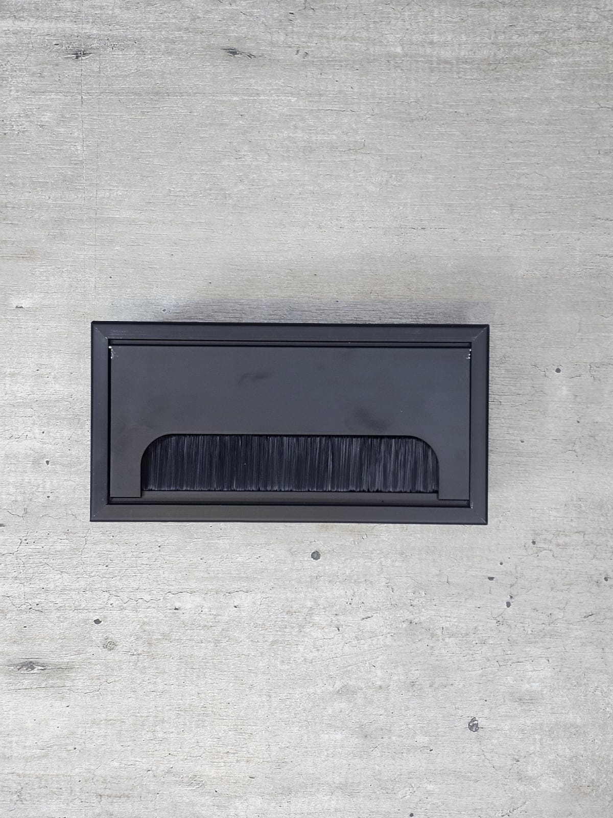 Pasacables Rectangular 16x8cm Negro Nuevo - Om Panda Chile