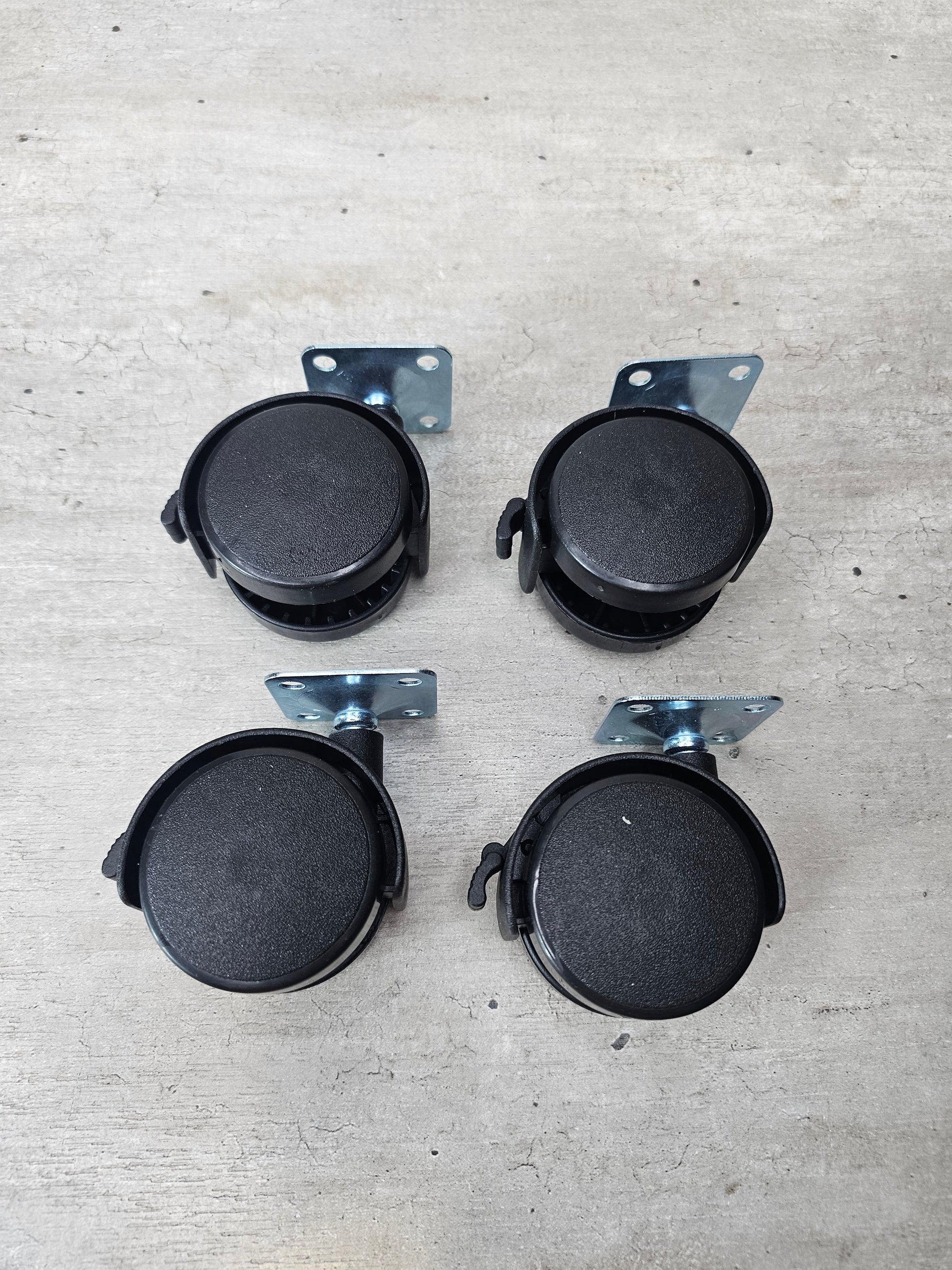 Set 4 Ruedas base Nylon con freno Nuevo - Om Panda Chile